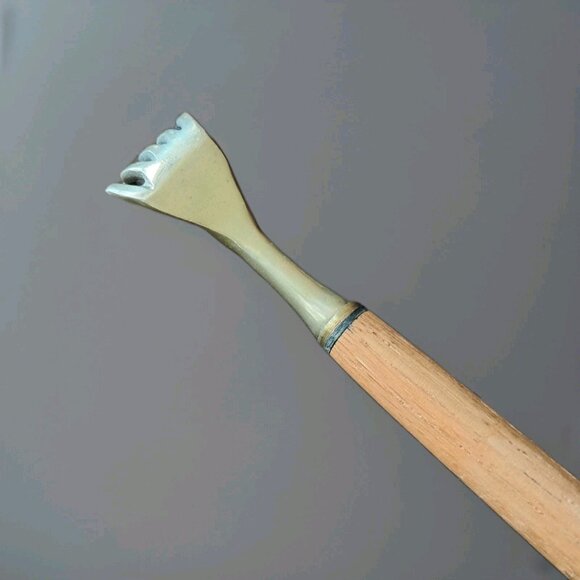 Back Scratcher Removeable Brass Hand Five Fingers  Wood Handle-19 inch- Vintage - Picture 3 of 8